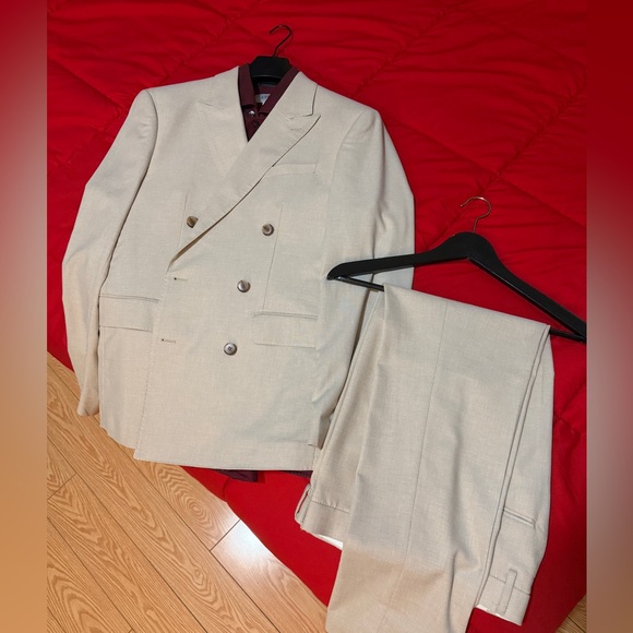 Elegant Cream Double-Breasted Men's Suit 38R